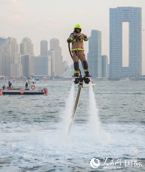 水上消防員。人民網(wǎng) 塔里克·易卜拉欣攝