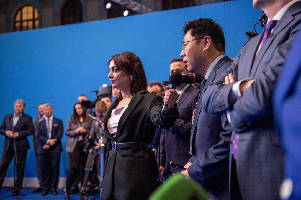 3月18日，在俄羅斯首都莫斯科，新華社記者向俄總統(tǒng)普京提問。新華社記者曹陽攝