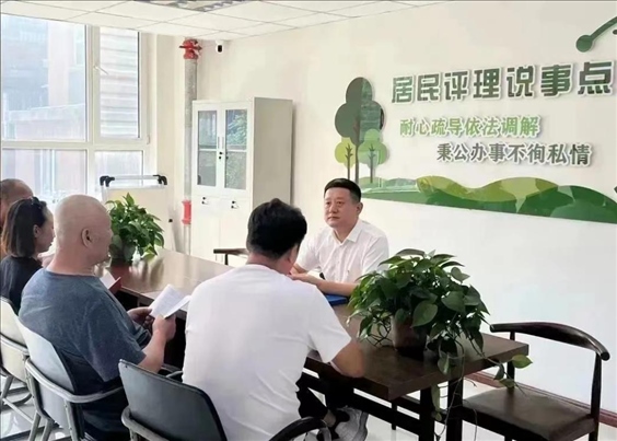 村（居）民評理說事點調(diào)解矛盾糾紛。遼寧省司法廳供圖