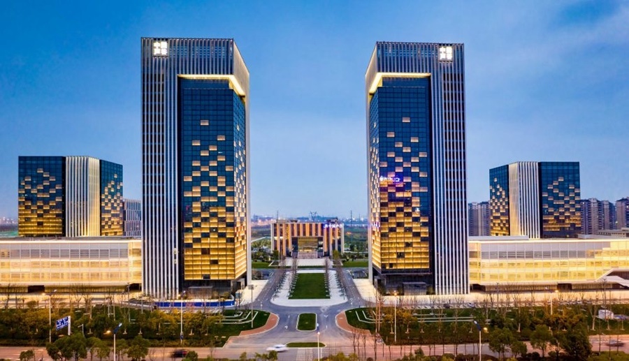 這是2019年3月13日拍攝的位于安徽合肥的中國聲谷產業(yè)園（無人機照片）。截至2024年，中國聲谷入駐企業(yè)超過2000戶，年產值超過2000億元，形成以智能語音及人工智能產業(yè)為核心的新一代信息技術產業(yè)集群。