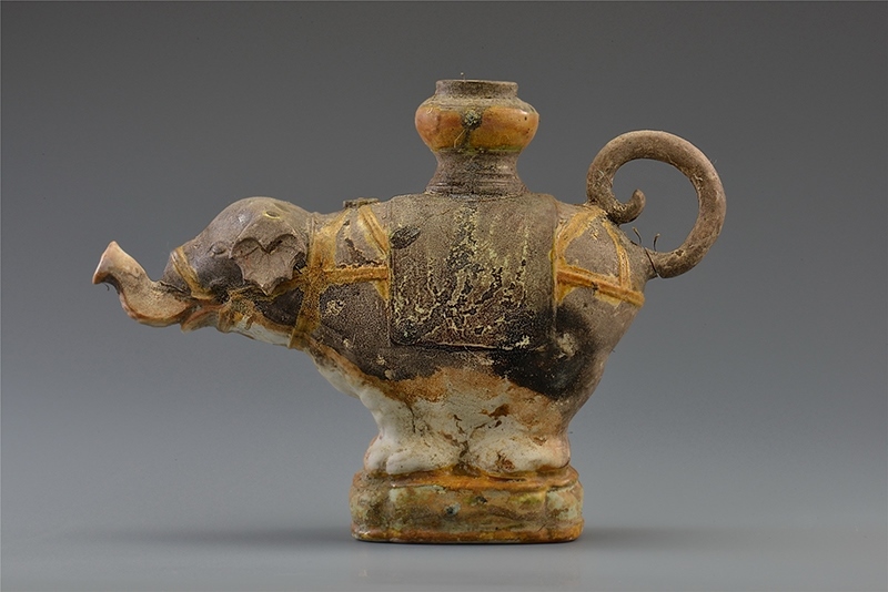 一號沉船出水的三彩象形持壺。中國文物報社供圖
