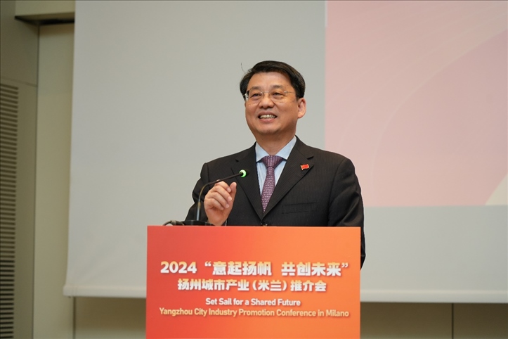 中國(guó)駐米蘭總領(lǐng)事劉侃寄語中意合作揚(yáng)帆遠(yuǎn)行。 主辦方供圖