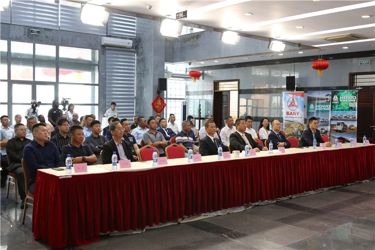 當(dāng)?shù)貢r間3月26日下午，中國品牌重型機械、載重車輛宣傳推介會在中國駐蘇里南大使館舉行。圖為宣介會現(xiàn)場。中國駐蘇里南大使館供圖