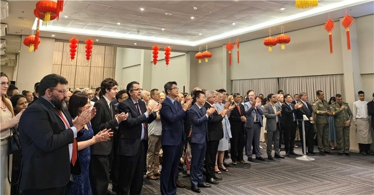 當(dāng)?shù)貢r(shí)間3月27日，中國(guó)駐累西腓新任總領(lǐng)事蘭和平舉行到任招待會(huì)。圖為招待會(huì)現(xiàn)場(chǎng)。中國(guó)駐累西腓總領(lǐng)事館供圖