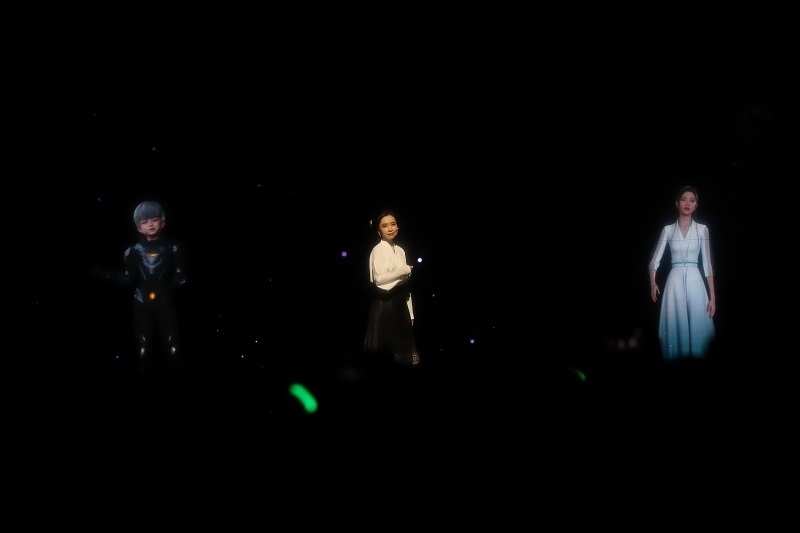 開(kāi)場(chǎng)節(jié)目表演《彩云之南》。圖片來(lái)源：人民視頻