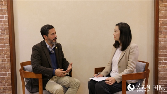阿根廷布宜諾斯艾利斯大學(xué)阿根廷—中國(guó)研究中心主任、阿根廷知名漢學(xué)家畢嘉宏（Ignacio Villagran）接受人民網(wǎng)記者專(zhuān)訪。人民網(wǎng)記者 周雨攝