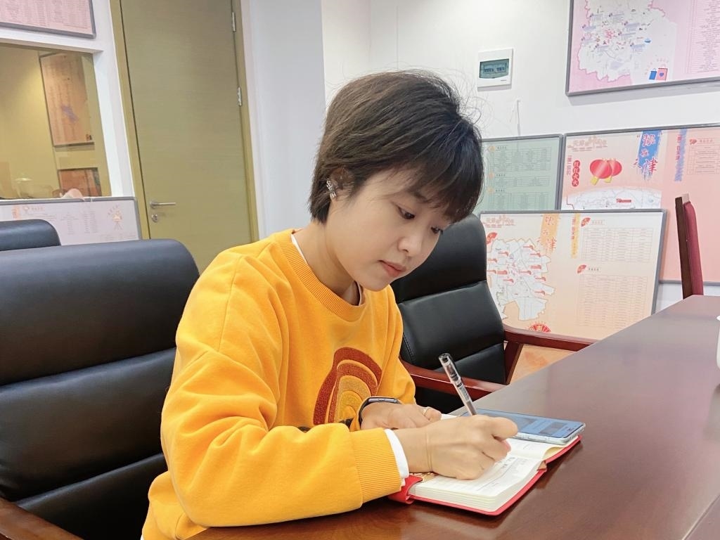 武麗潔在工作中。新華社發(fā)