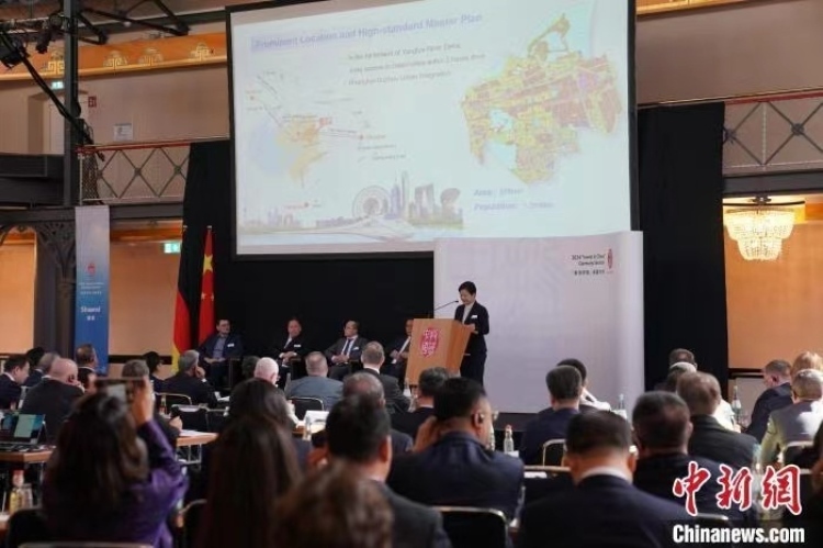 當(dāng)?shù)貢r(shí)間4月5日，由中國(guó)商務(wù)部主辦的“投資中國(guó)”德國(guó)專場(chǎng)推介活動(dòng)在斯圖加特市舉行。中新社記者 馬秀秀 攝