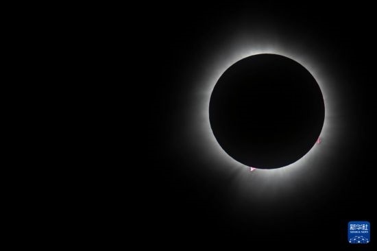 這是4月8日在美國紐約州普拉茨堡拍攝的日全食景觀。新華社發(fā)（文森特·約翰遜攝）