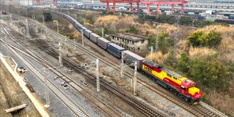 全國(guó)鐵路實(shí)行新的貨物列車(chē)運(yùn)行圖。國(guó)鐵集團(tuán)供圖