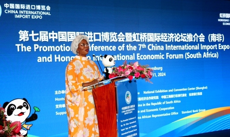 南非貿(mào)易、工業(yè)和競(jìng)爭(zhēng)部出口促進(jìn)司副總司長(zhǎng)馬塔博格致辭。（圖片來(lái)源：中國(guó)國(guó)際進(jìn)口博覽會(huì)官微）