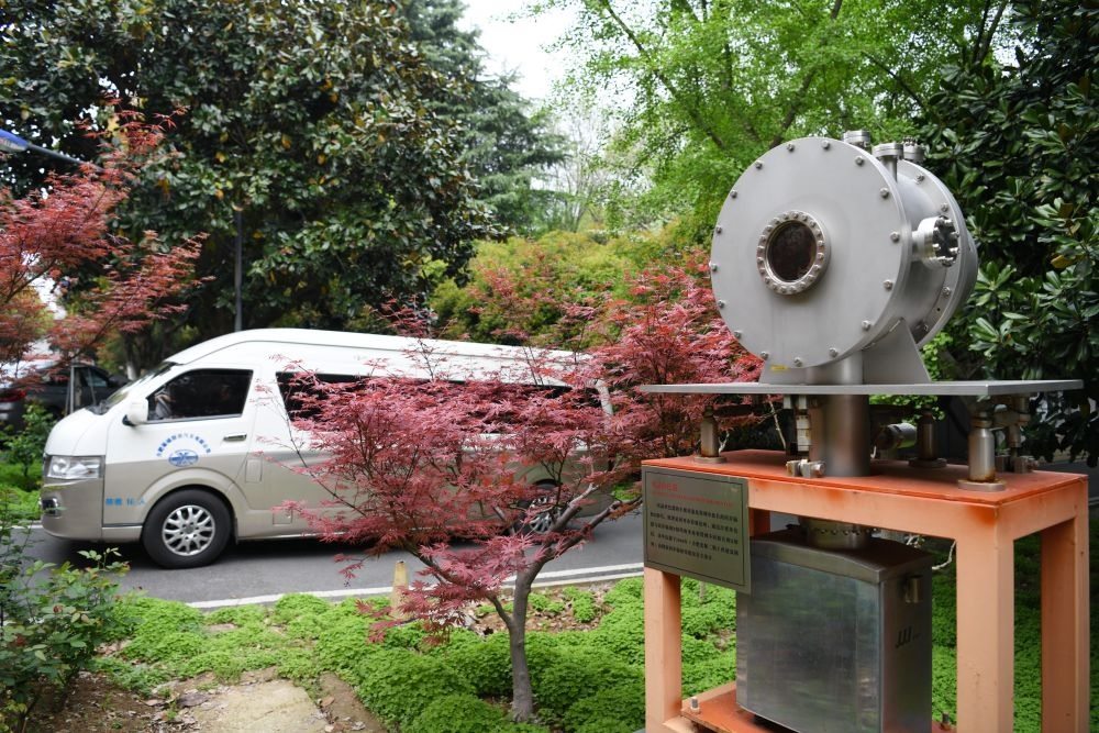 2024年4月6日，在位于安徽合肥的中國(guó)科學(xué)技術(shù)大學(xué)，自主研制的原位實(shí)驗(yàn)裝置準(zhǔn)備運(yùn)往上海光源開展實(shí)驗(yàn)。