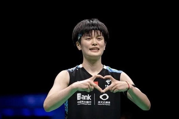 4月14日，王祉怡在奪冠后慶祝。新華社記者 江漢攝