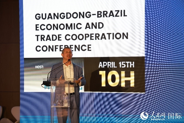 巴西里約州能源和海洋經(jīng)濟(jì)部國(guó)務(wù)秘書費(fèi)利佩·佩肖托在推介會(huì)上致辭。人民網(wǎng)記者 陳海琪攝