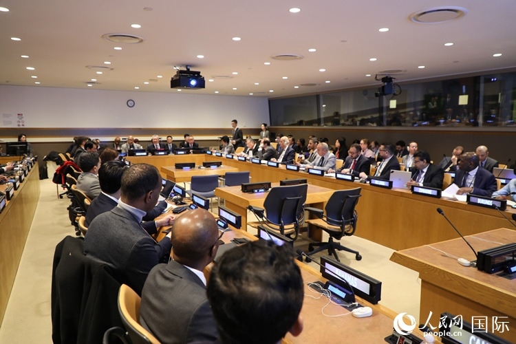40多國(guó)常駐代表、副代表以及聯(lián)合國(guó)工發(fā)組織、糧農(nóng)組織、區(qū)域經(jīng)委會(huì)、南南合作辦公室等聯(lián)合國(guó)機(jī)構(gòu)官員等100多人參加全球發(fā)展倡議之友小組高級(jí)別會(huì)議。 人民網(wǎng)記者 李志偉攝