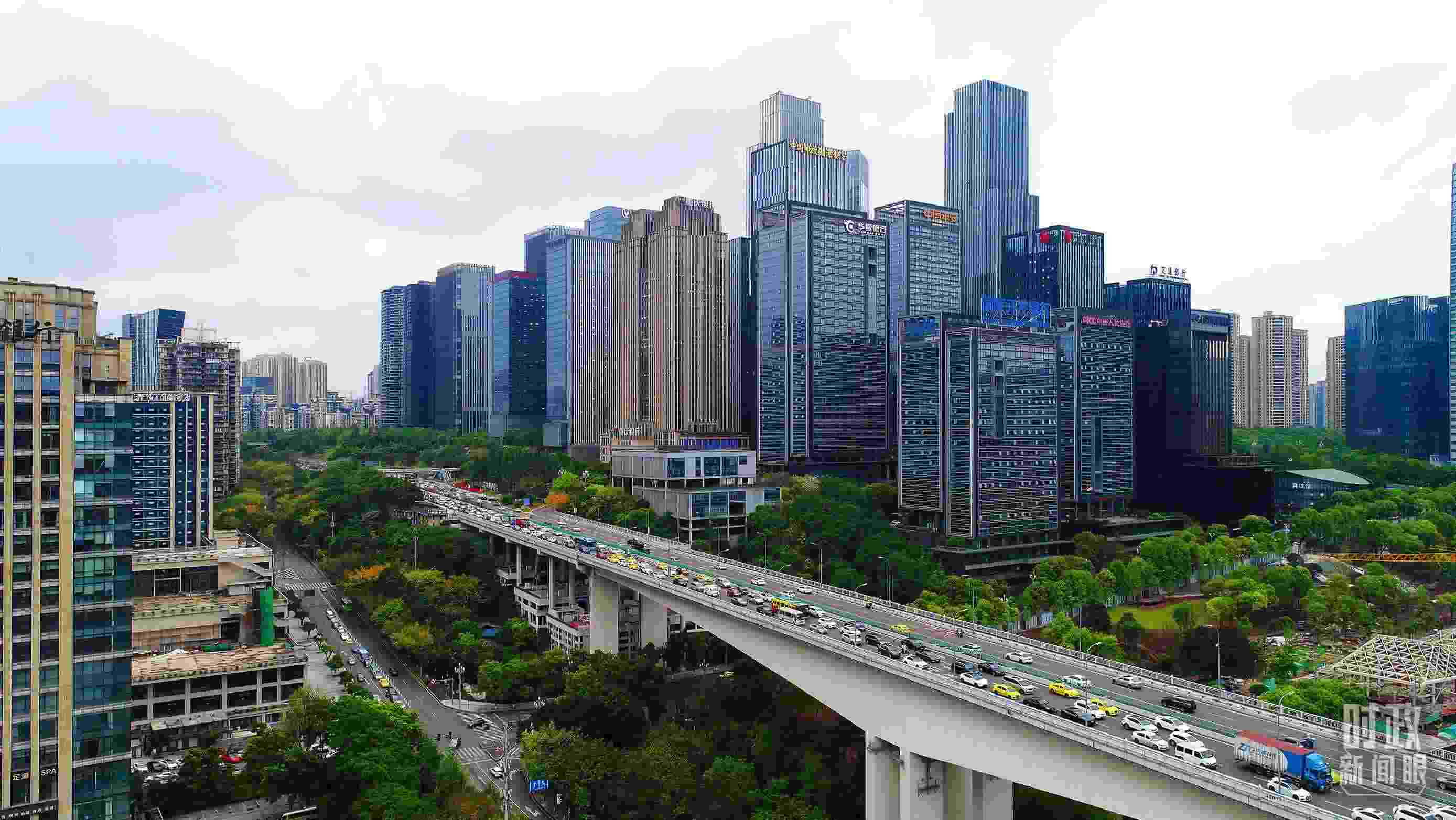 △重慶市數(shù)字化城市運行和治理中心。（總臺記者于濱拍攝）