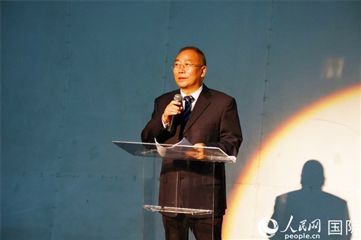 四川省文化和旅游廳副廳長(zhǎng)王成平在活動(dòng)現(xiàn)場(chǎng)進(jìn)行旅游推介。人民網(wǎng)記者 陳海琪攝