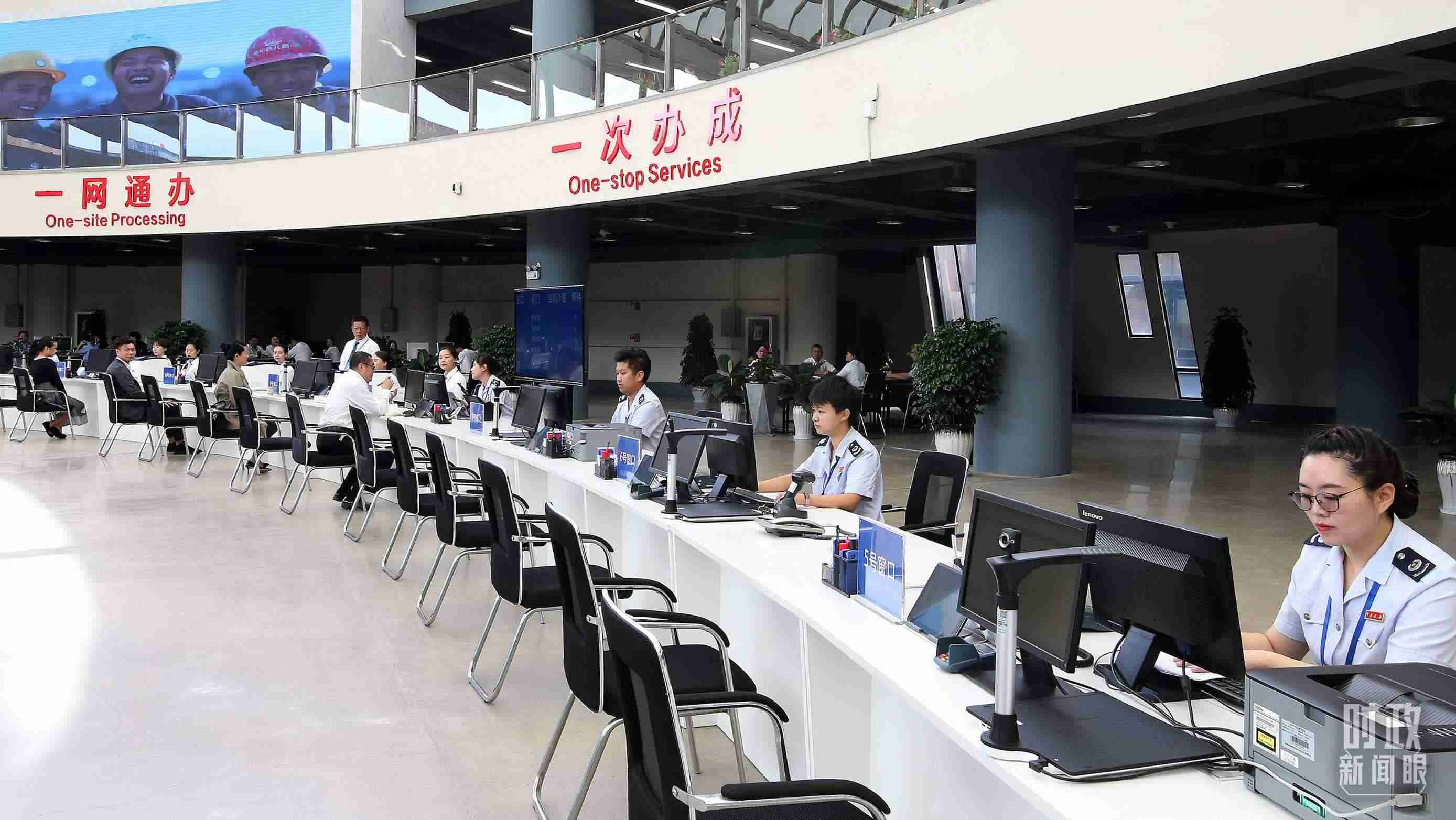 △中國（云南）自由貿(mào)易試驗區(qū)昆明片區(qū)綜合服務(wù)中心。（圖/視覺中國）