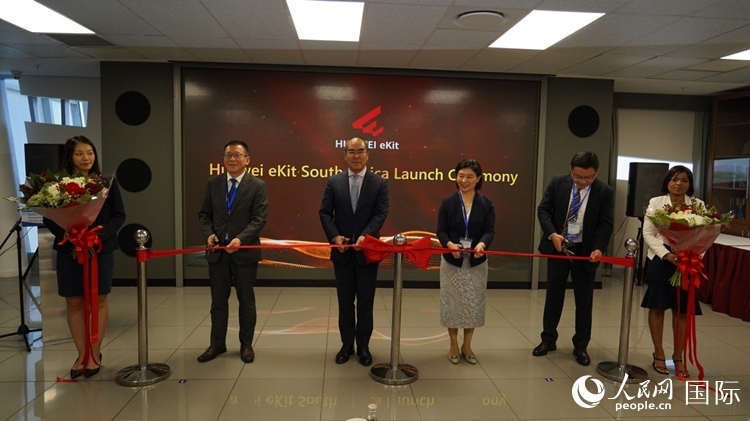 嘉賓出席華為分銷子品牌坤靈出海南非剪彩儀式。 人民網(wǎng) 劉暢攝