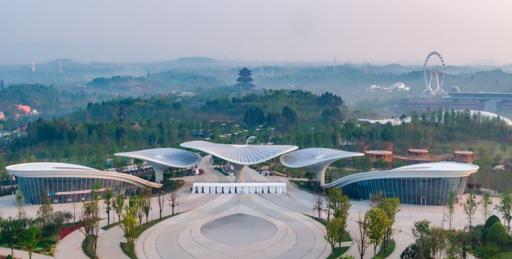 這是成都世園會主會場入口（無人機照片，2024年4月14日攝）。新華社記者 江宏景 攝