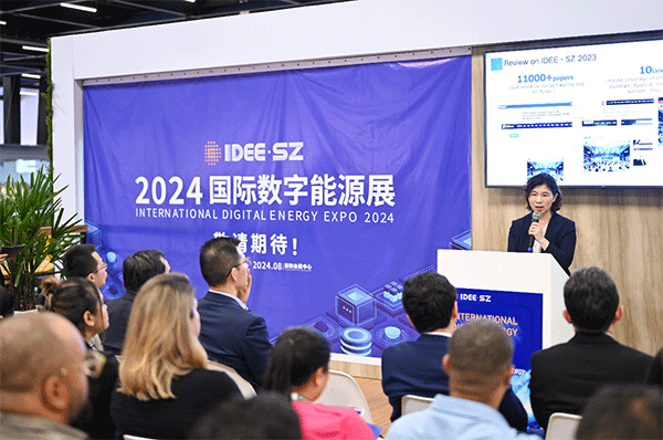 當(dāng)?shù)貢r間4月26日，深圳市發(fā)展和改革委員會主任郭子平在巴西圣保羅國際工程機械及礦山機械展上，對將于今年下半年在深圳市舉辦的2024國際數(shù)字能源展進行了專題推介。 2024國際數(shù)字能源展組委會供圖