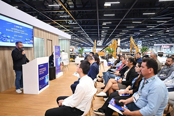 當(dāng)?shù)貢r間4月26日，深圳市發(fā)展和改革委員會在巴西圣保羅國際工程機械及礦山機械展上舉行專題推介會，介紹將于今年下半年在深圳市舉辦的2024國際數(shù)字能源展。 2024國際數(shù)字能源展組委會供圖