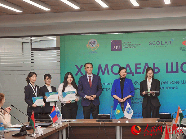 中國代表榮獲“最佳代表”獎。人民網(wǎng)記者 李強攝