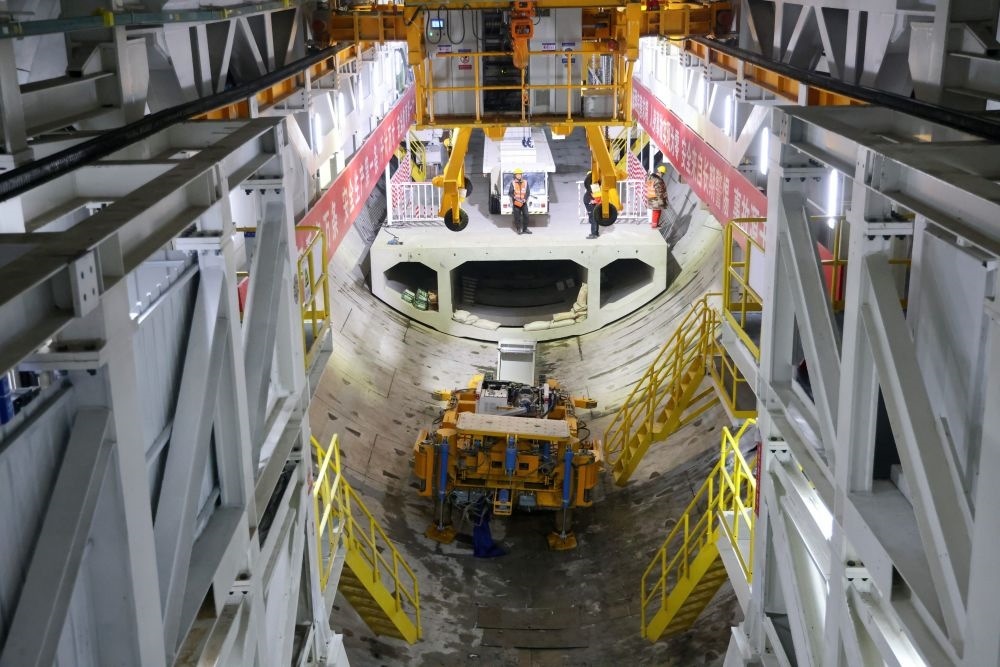 2024年2月16日，中鐵十四局集團(tuán)的建設(shè)者在京唐城際鐵路運(yùn)潮減河隧道施工。新華社記者 邢廣利 攝