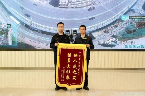 公交車上他一聲大吼！魏杰，好樣的！