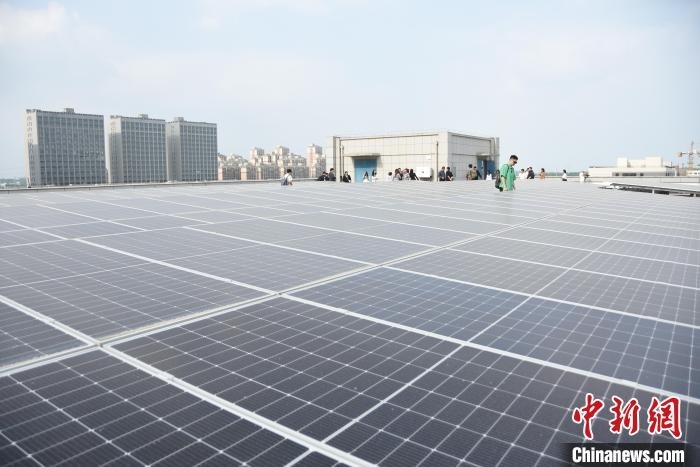 圖為中原人工智能計算中心的光伏項目。王宇攝