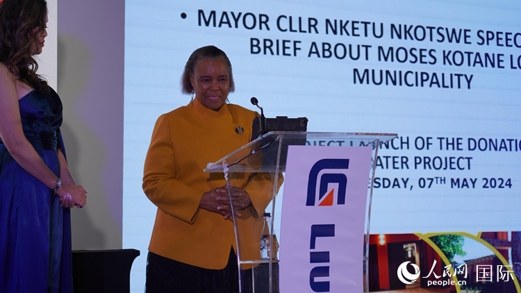 摩西科塔恩市市長恩克圖·恩科茨韋致辭。人民網(wǎng) 張茜攝