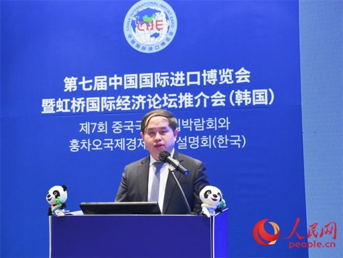中國(guó)銀行首爾分行副行長(zhǎng)褚?guī)h發(fā)言。人民網(wǎng) 程安康攝