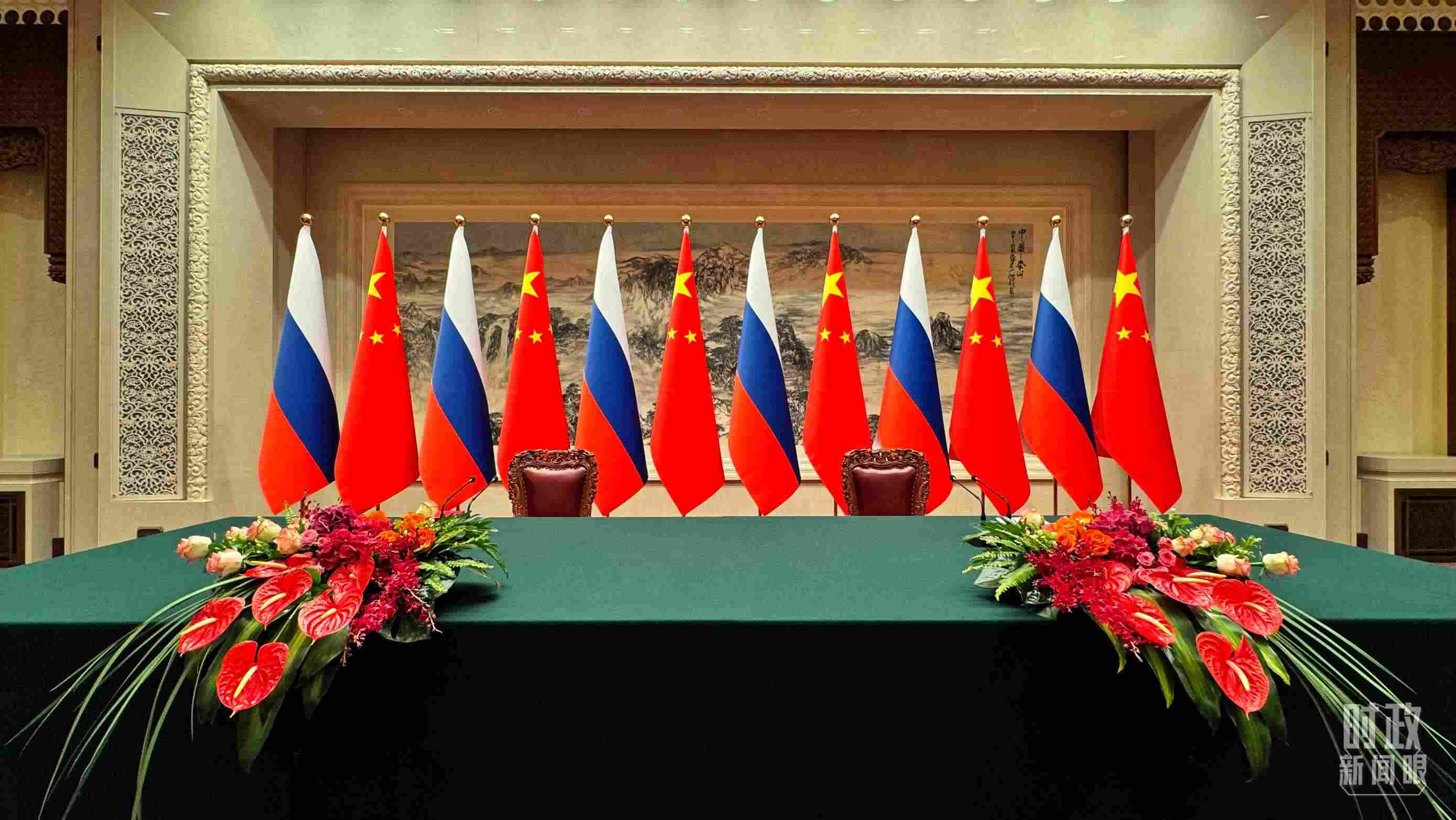 △會(huì)談后，中俄兩國元首出席簽字儀式并共見記者，這是開始前的現(xiàn)場。（總臺(tái)央視記者李增仁拍攝）