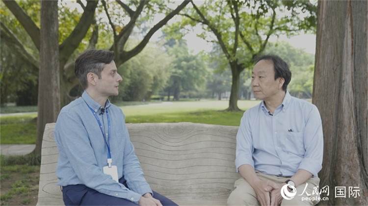 三星堆博物館館長雷雨接受人民網(wǎng)采訪。人民網(wǎng)記者 張榮攝