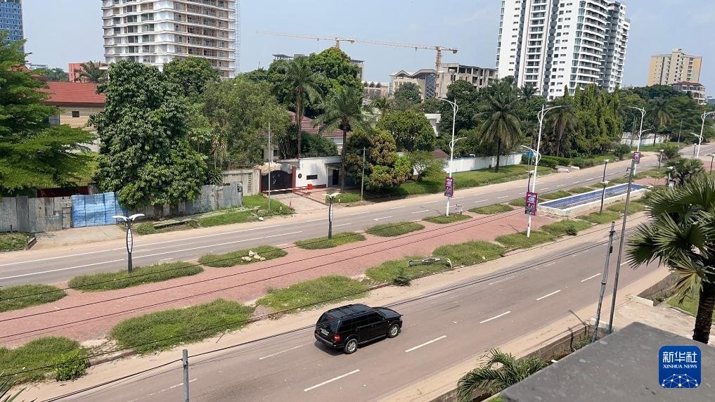 這是5月19日在剛果（金）首都金沙薩拍攝的街景（手機(jī)照片）。新華社發(fā)