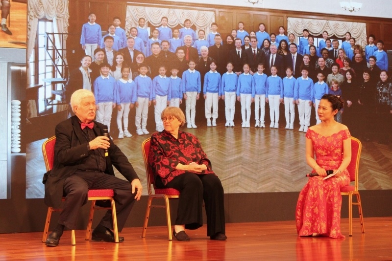 3、費(fèi)城交響樂(lè)團(tuán)小提琴手戴維·布斯講述自己與中國(guó)50多年的友好故事。 伊莎貝爾·羅德里格斯攝