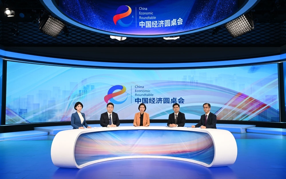 這是“中國經(jīng)濟圓桌會”錄制現(xiàn)場。新華社記者 金良快 攝