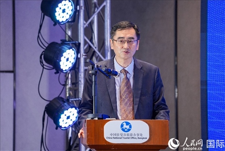 曼谷中國(guó)文化中心兼中國(guó)駐曼谷旅游辦事處主任闕小華發(fā)表演講。（普拉維攝）