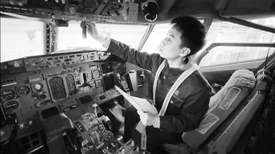  學生在西航職院實訓基地培訓。 王禹涵攝