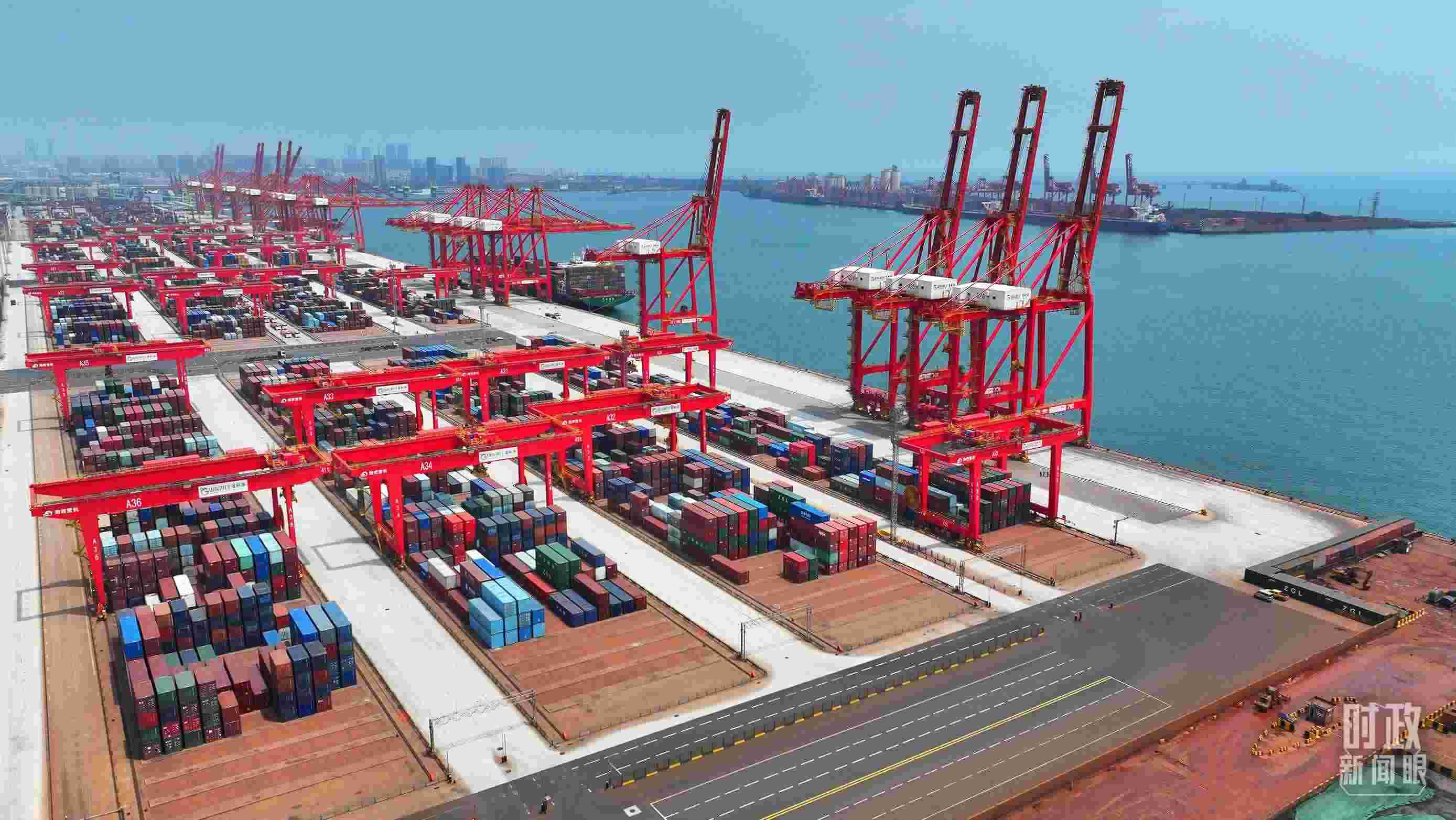 山東日照港。（總臺(tái)央視記者范凱拍攝）