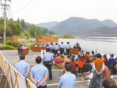 庭審現(xiàn)場。