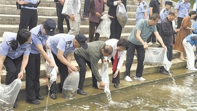 庭審后開展增殖放流。