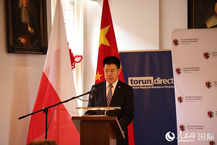 :孫霖江大使在開幕式現(xiàn)場致辭。人民網(wǎng)記者 禹麗敏攝