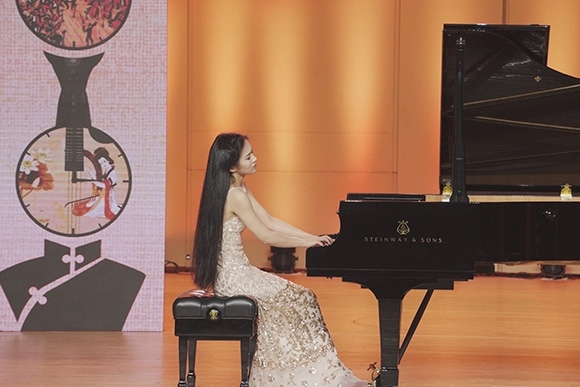 會(huì)議現(xiàn)場(chǎng)。學(xué)校供圖