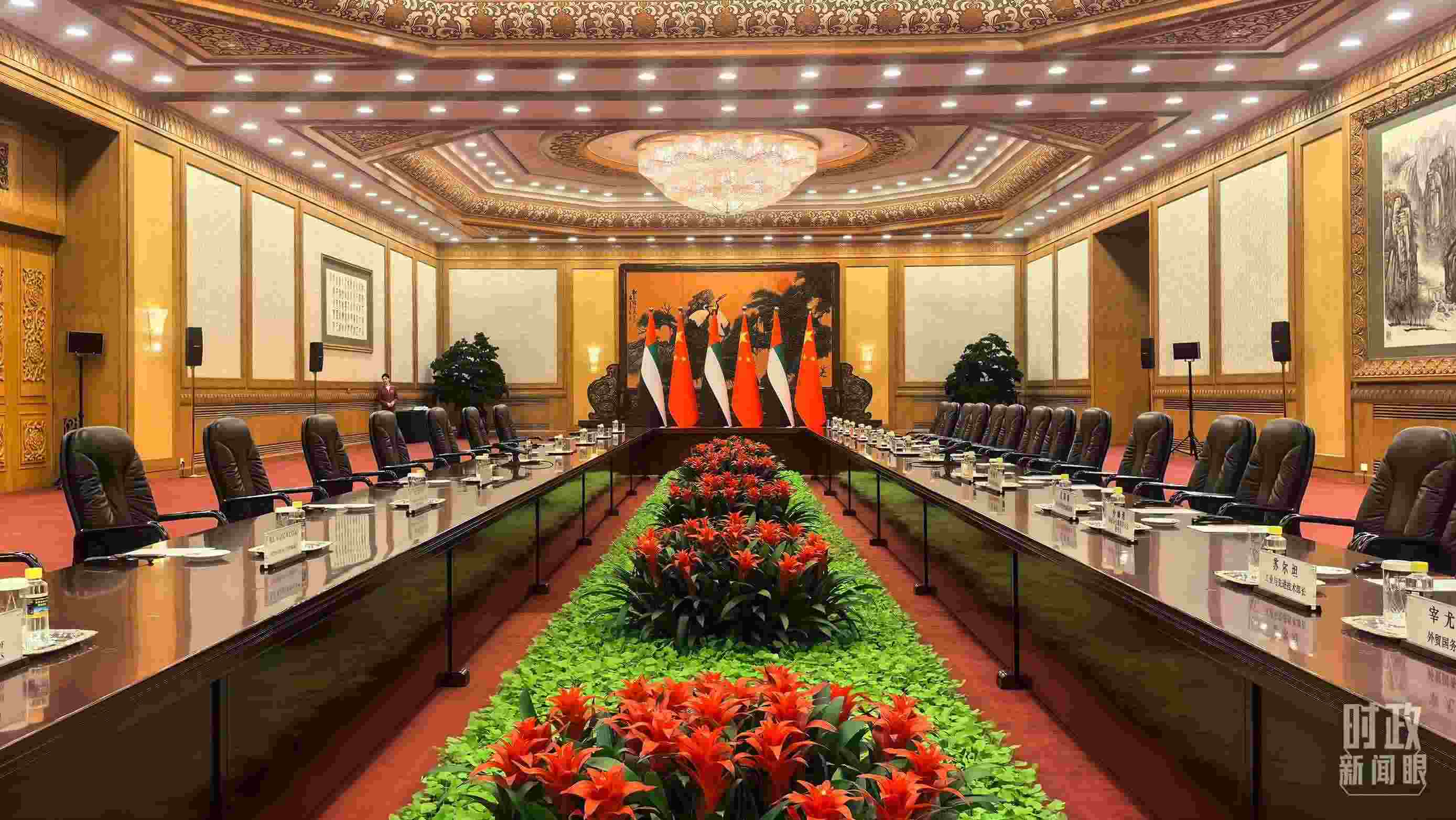 △5月30日下午，習(xí)近平主席同阿聯(lián)酋總統(tǒng)穆罕默德會(huì)談。這是會(huì)談開始前的現(xiàn)場。（總臺(tái)央視記者鄂介甫拍攝）