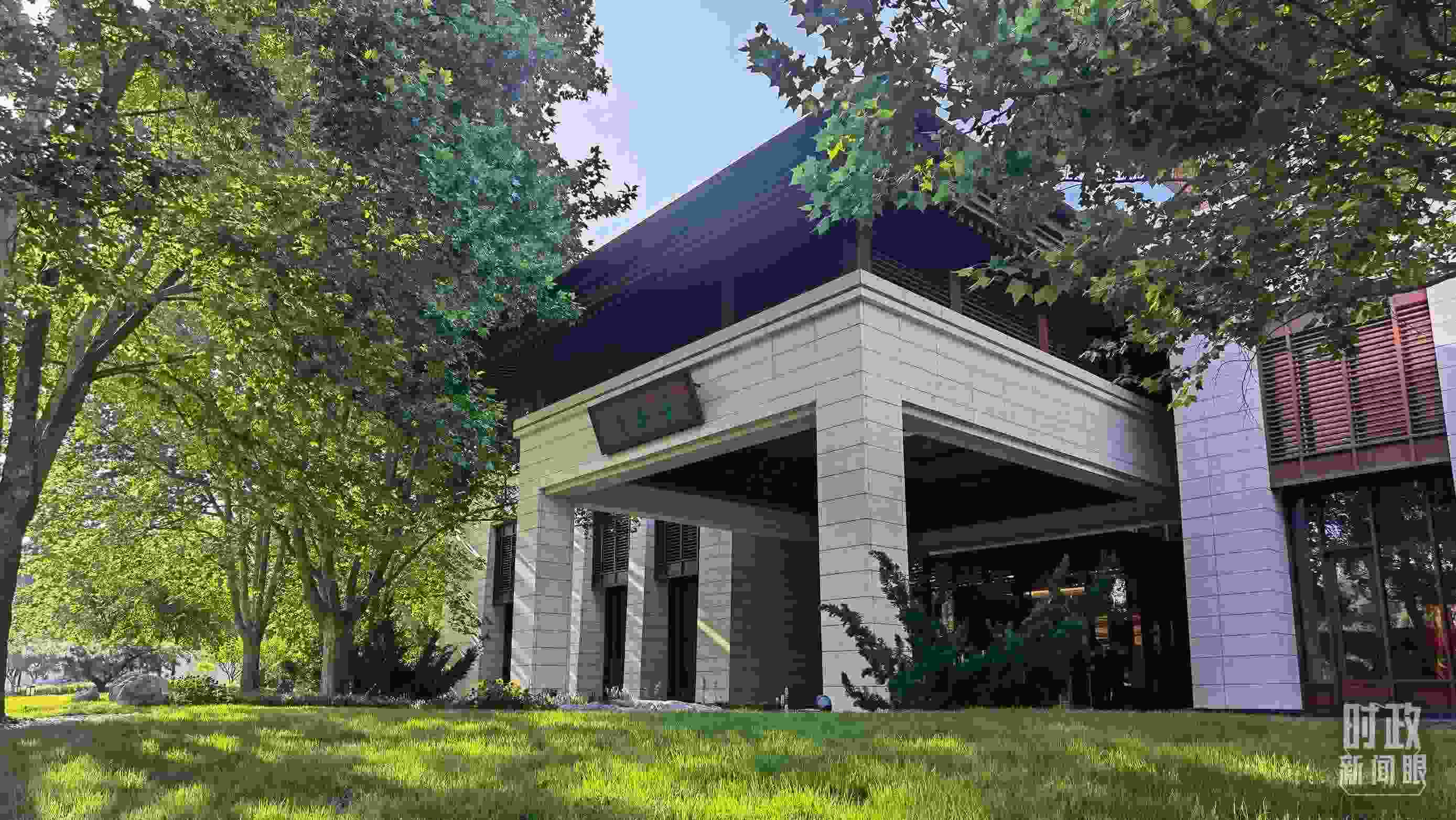 △釣魚臺(tái)芳華苑。（總臺(tái)央視記者石丞拍攝）