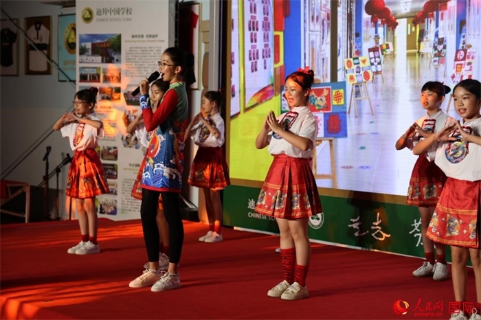 活動上，孩子們表演原創(chuàng)歌舞節(jié)目。人民網記者 張志文攝