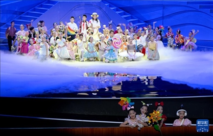 6月1日，演員在“我和祖國一起成長”主題演出活動中表演。新華社記者 金良快 攝