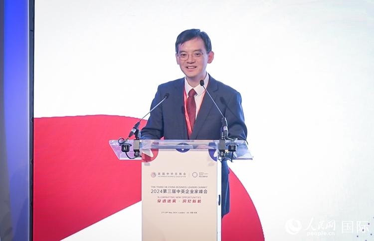 英國(guó)中國(guó)商會(huì)會(huì)長(zhǎng)、中國(guó)銀行倫敦分行行長(zhǎng)方文建致辭。人民網(wǎng) 郭錦標(biāo)攝