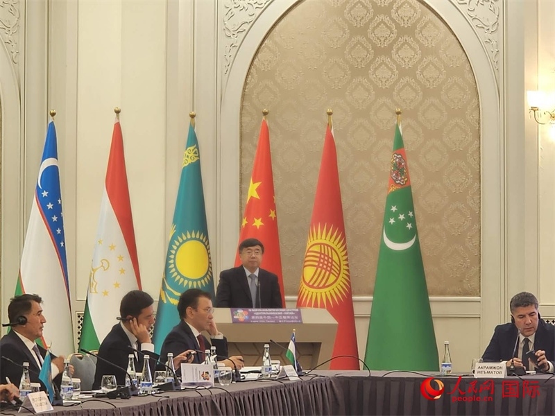 中國(guó)社會(huì)科學(xué)院俄羅斯東歐中亞研究所所長(zhǎng)孫壯志致辭。人民網(wǎng)記者 李強(qiáng)攝